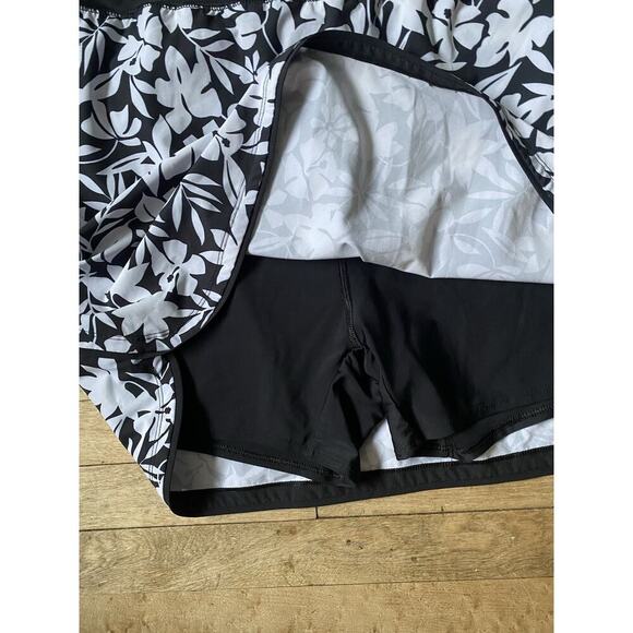 Lands End Swimsuit Skirt 22W Bathing Skort Built in Shorts Black White Floral - Picture 5 of 8